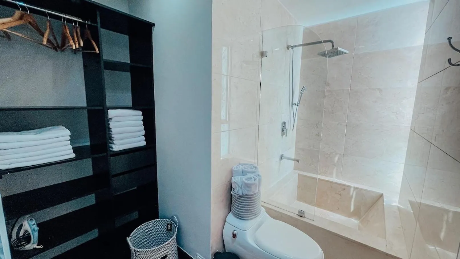 Apartment Amazing Luxury 1 Bedroom Gym & Pool Provenza 704 Medellin Colombia
