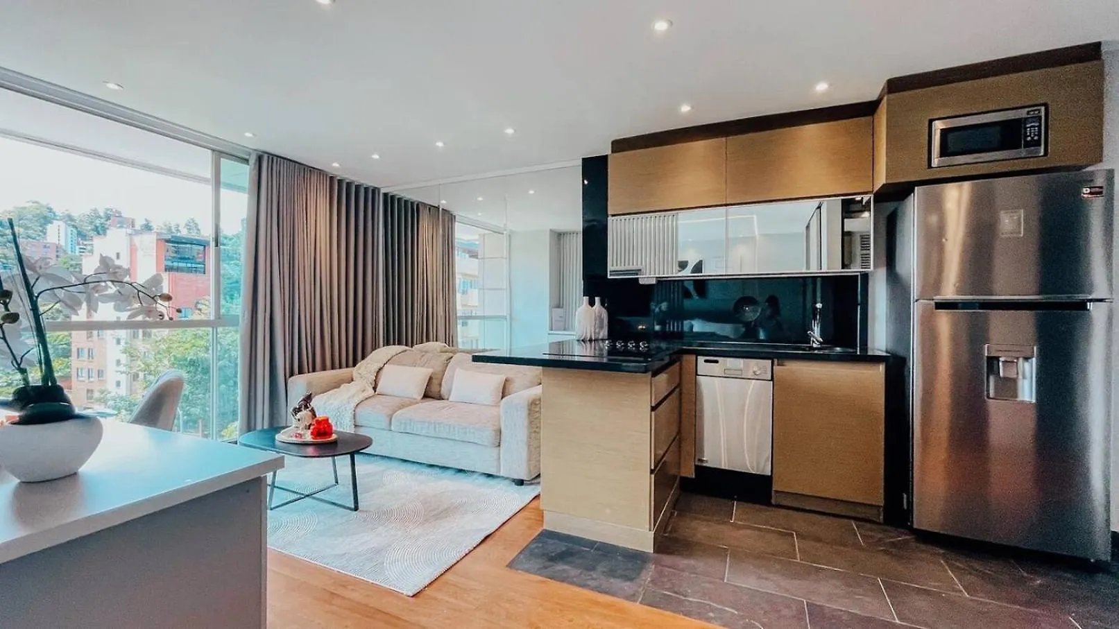 Amazing Luxury 1 Bedroom Gym & Pool Provenza 704 Medellin Colombia