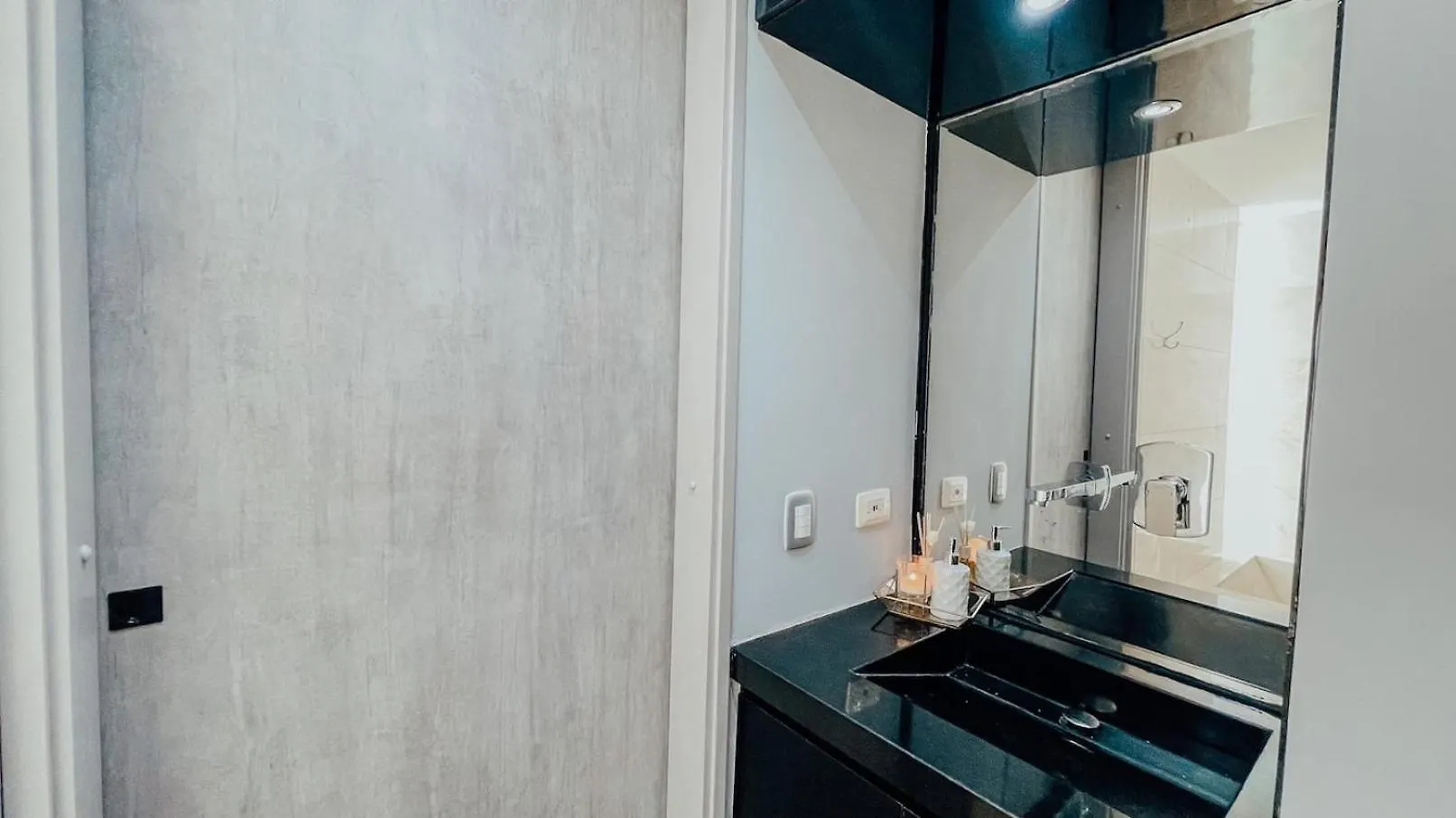 Apartment Amazing Luxury 1 Bedroom Gym & Pool Provenza 704 Medellin