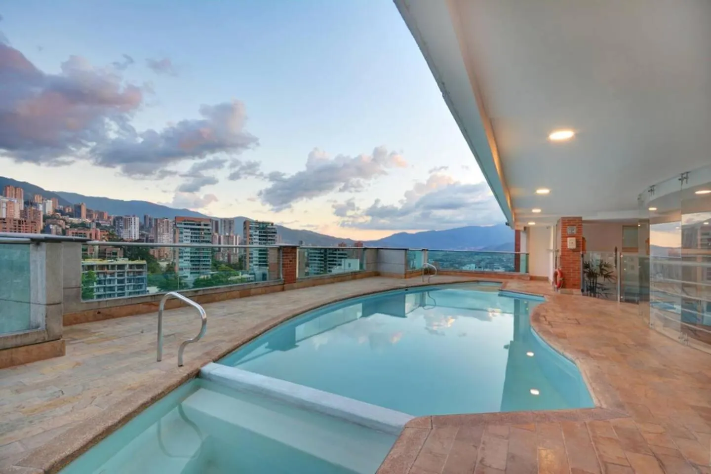 Apartment Amazing Luxury 1 Bedroom Gym & Pool Provenza 704 Medellin